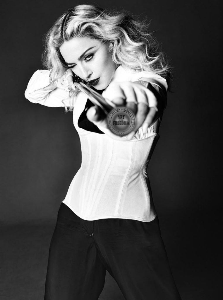 Madonna completa 60 anos e é um dos maiores nomes da música mundial, sendo responsável por inúmeros feitos e influências na cultura pop.